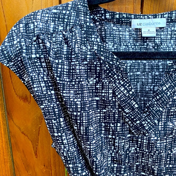 Liz Claiborne V-Neckline Sleeveless Blouse Stretch Wrap Around Belt Size Medium - Picture 2 of 7